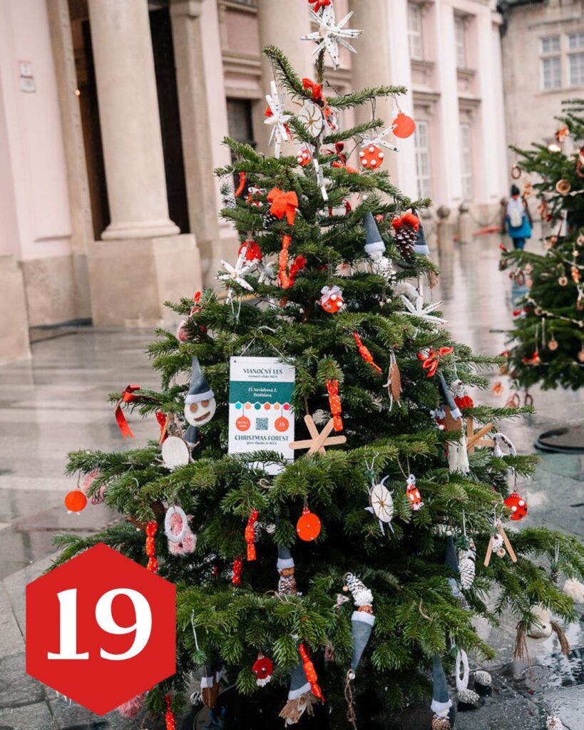 Vianočný les 2025 - stromček 19