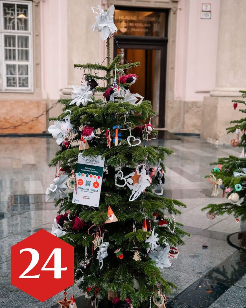 Vianočný les 2025 - stromček 24
