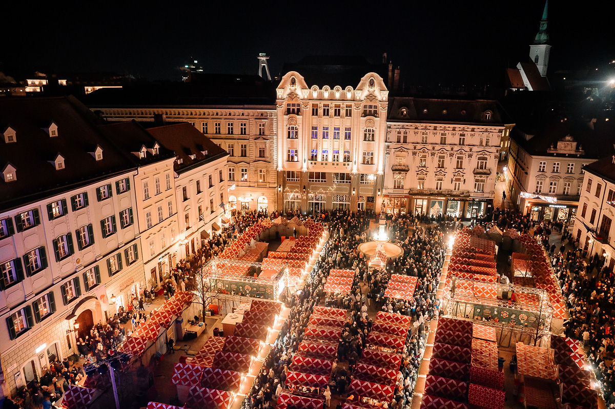 Hlavný vianočný trh - stánky